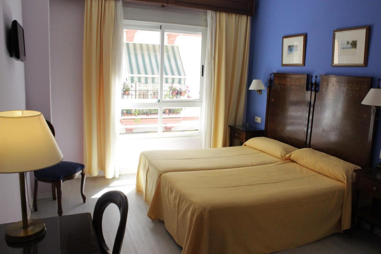 Hotel Iberia Plaza America Касерес Экстерьер фото