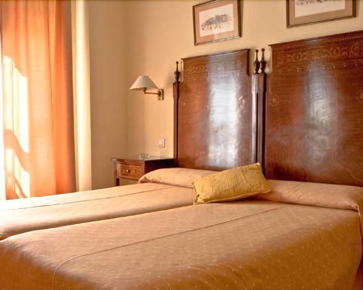 Hotel Iberia Plaza America Касерес Экстерьер фото