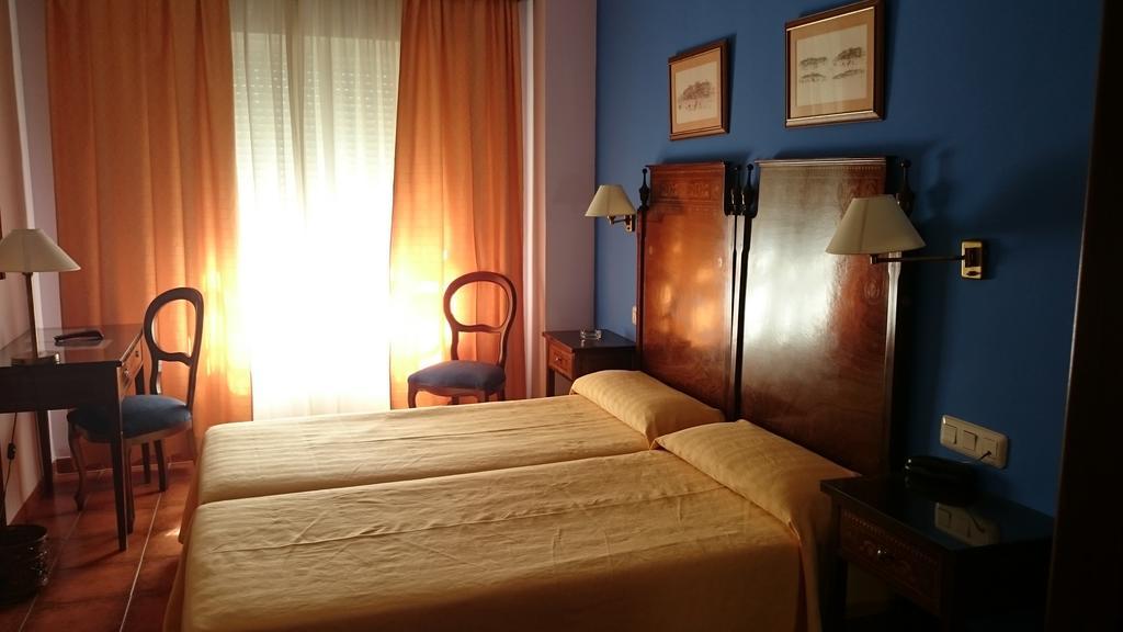 Hotel Iberia Plaza America Касерес Номер фото
