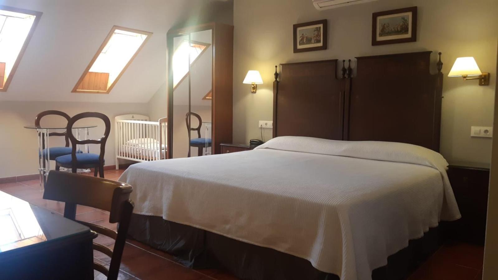 Hotel Iberia Plaza America Касерес Экстерьер фото