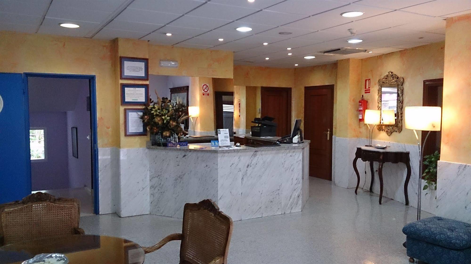 Hotel Iberia Plaza America Касерес Экстерьер фото