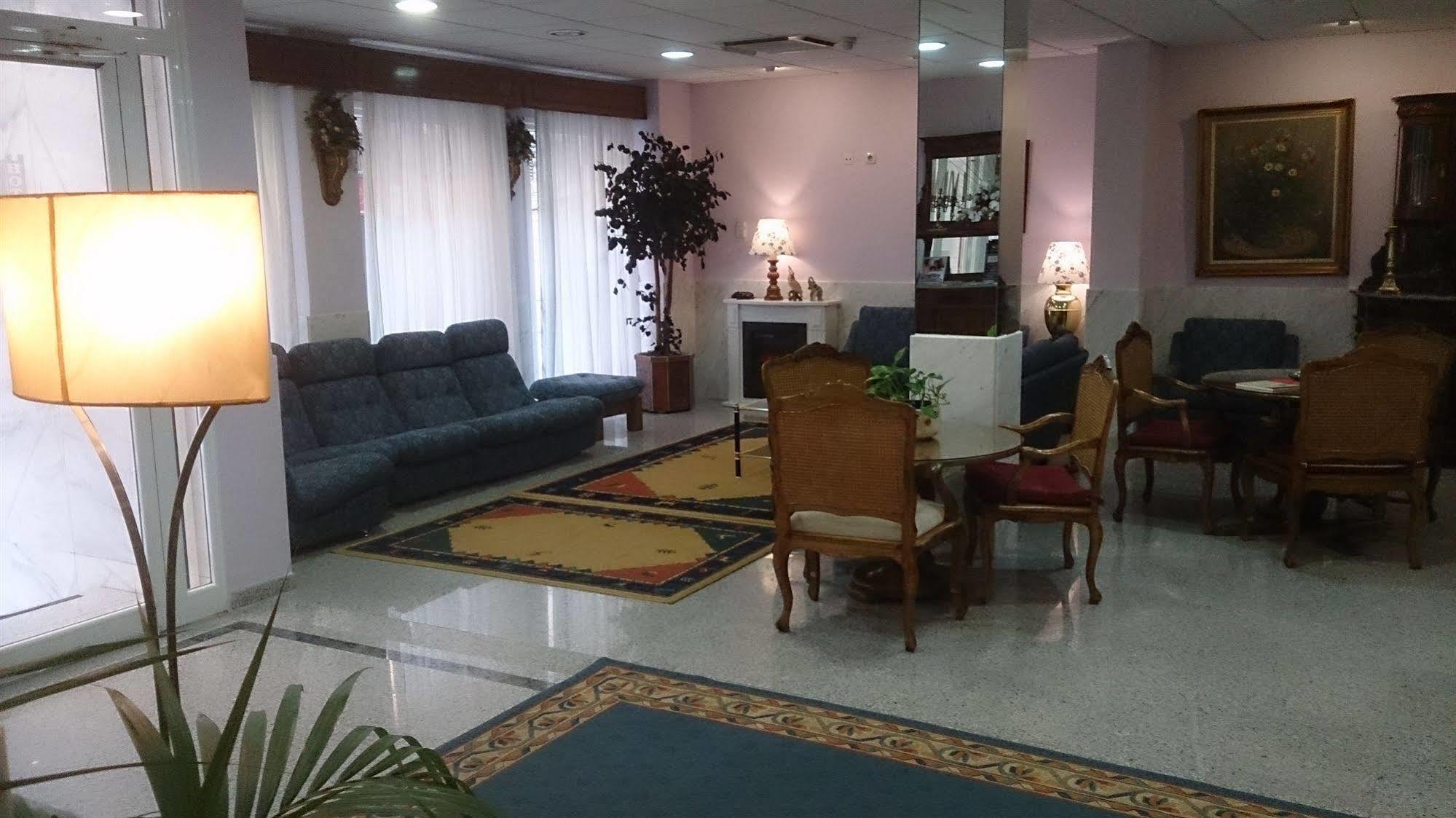 Hotel Iberia Plaza America Касерес Экстерьер фото